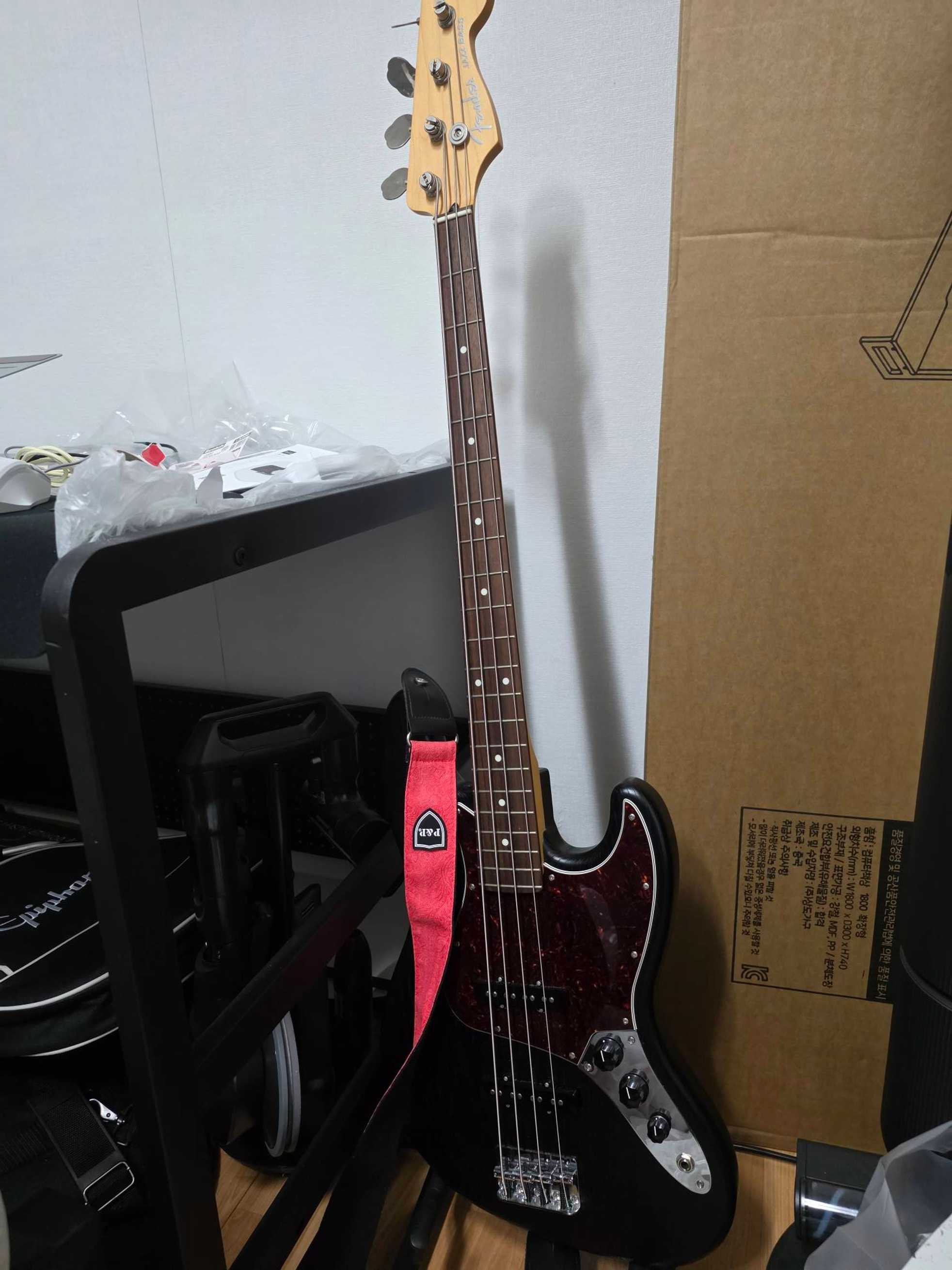 Fender--1