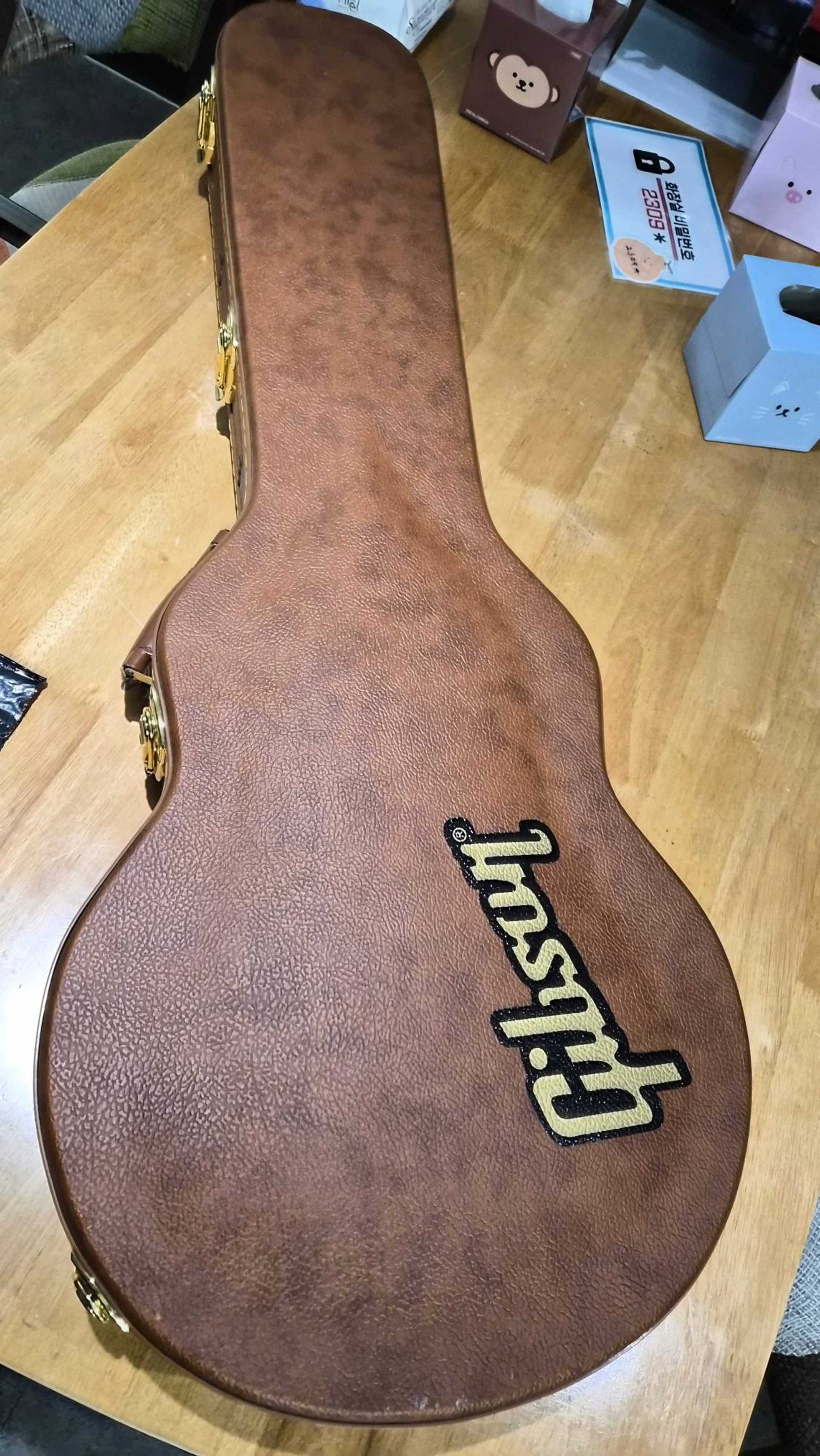 Gibson-Les Paul Signature-2