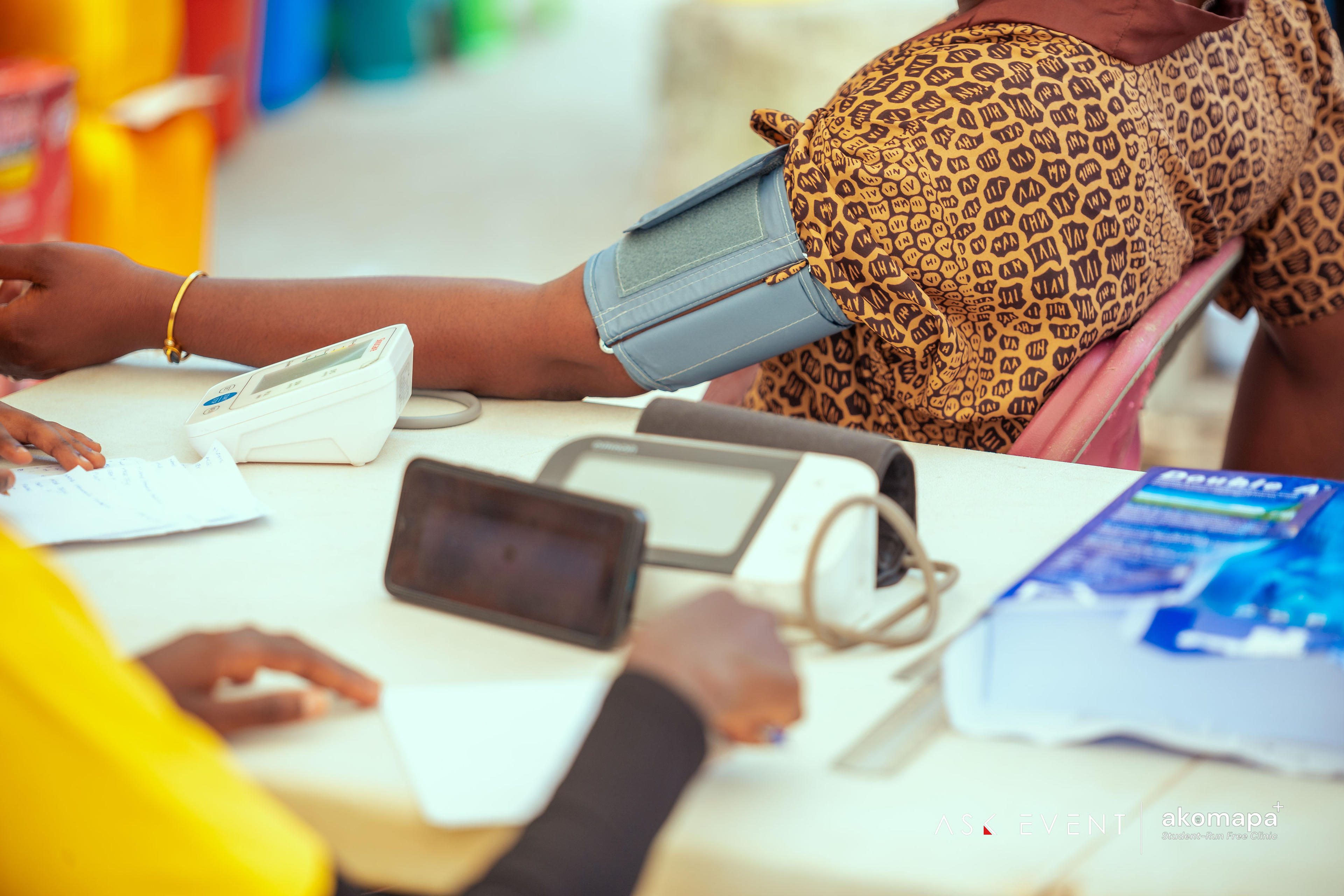 Students collaborating to design the Akomapa UG Clinic