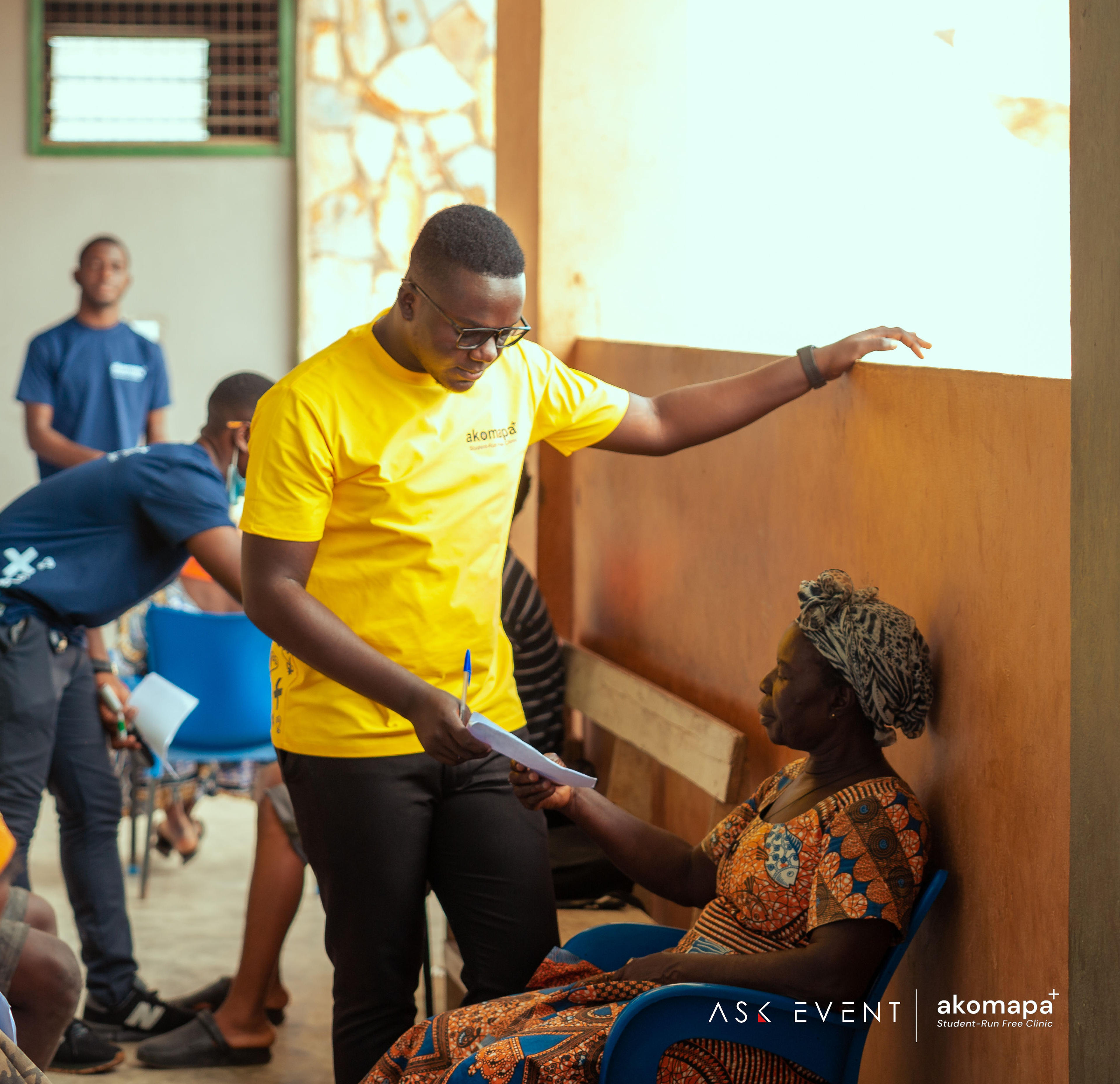 Students collaborating to design the Akomapa UG Clinic