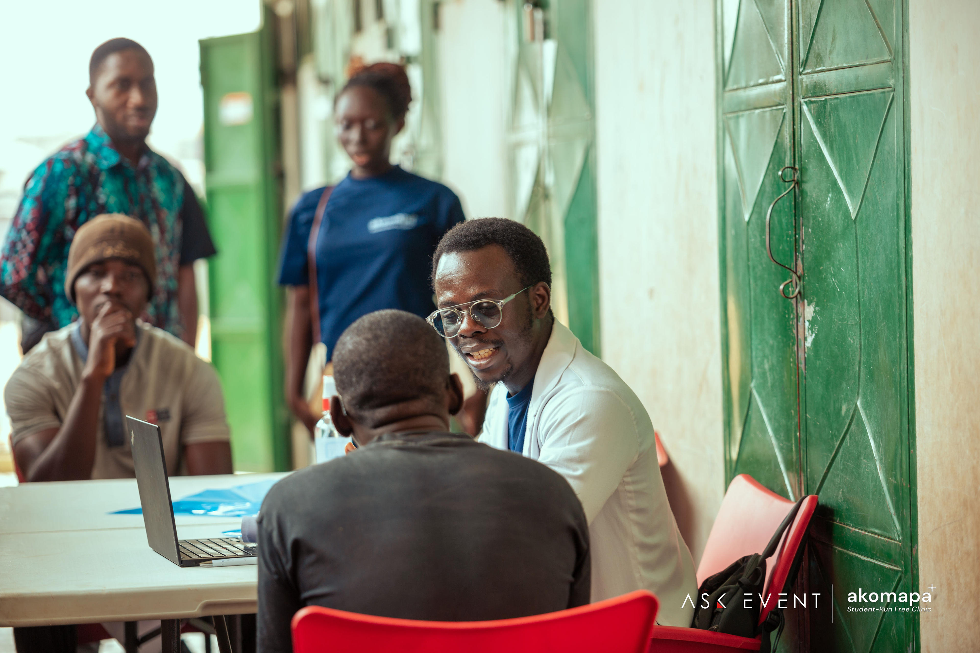 A community member participating in a primary care eye screening