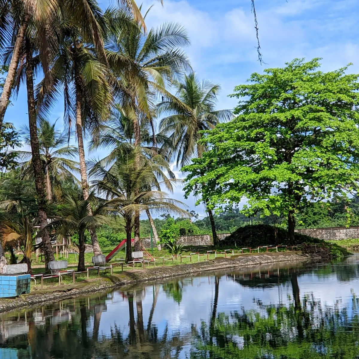 Le lac de 'l’Hotel Seme Beach Resort & Spa. Crédit : Hotel Seme Beach Resort