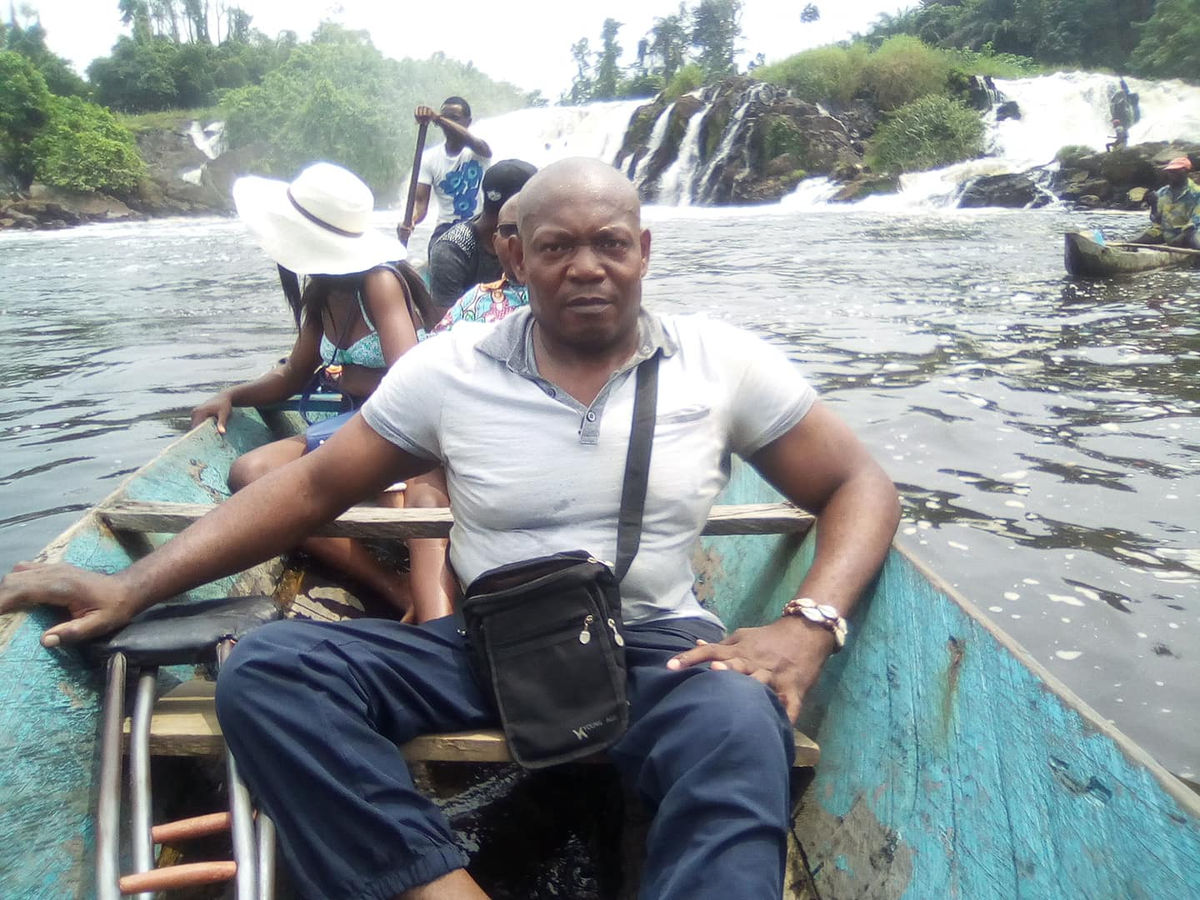 Tchakounte Kemayou aux Chutes De La Lobe.