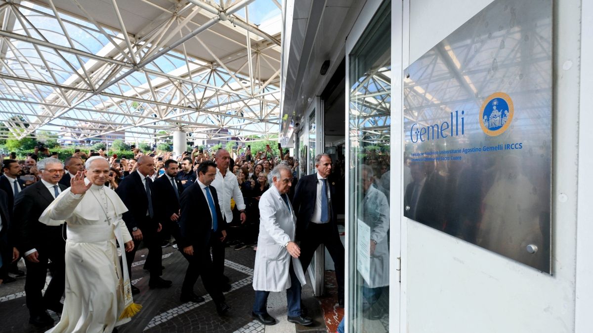 Leon XIV w szpitalu Gemelli: spokojne dni po operacji