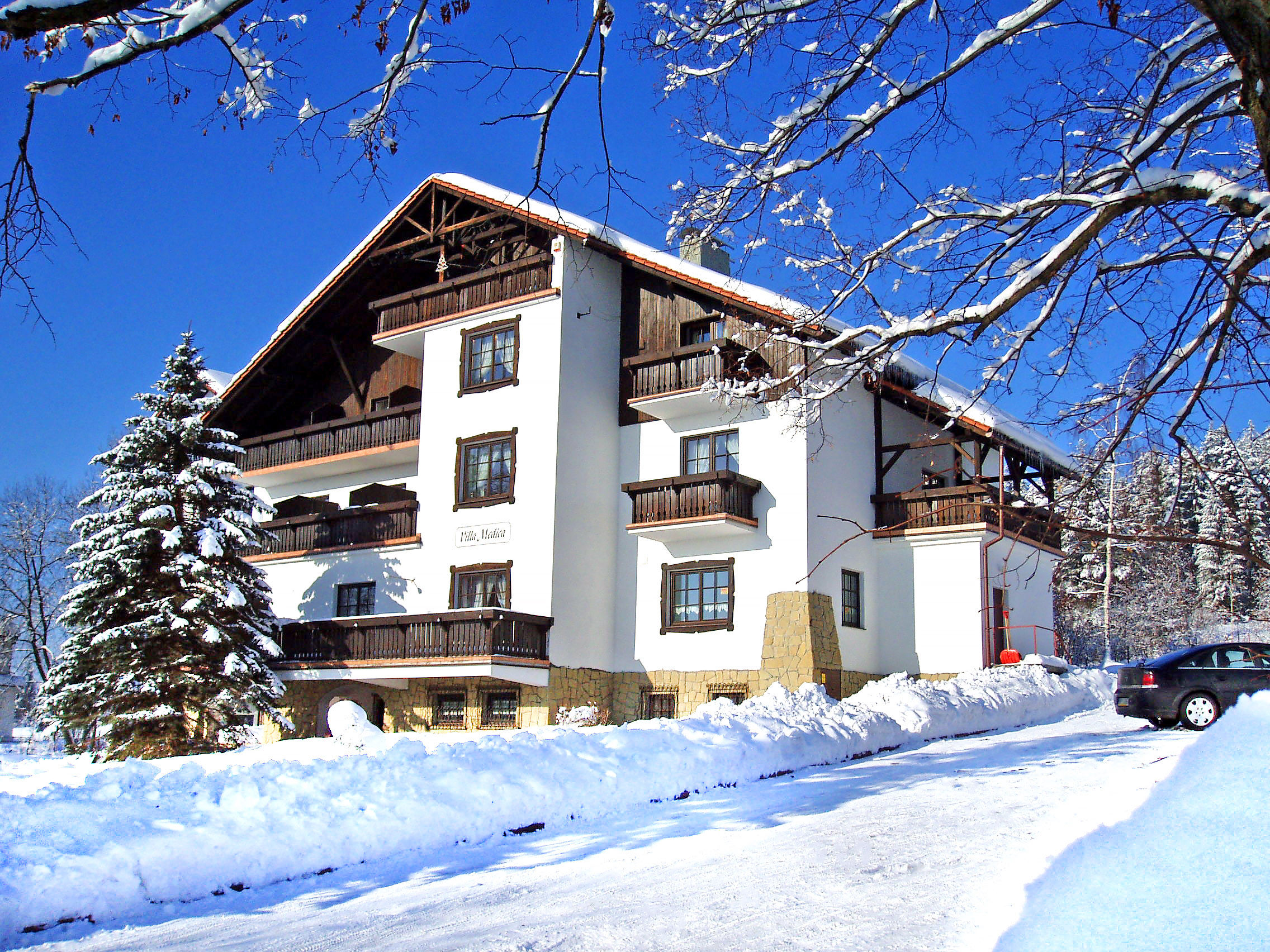 Ośrodek wypoczynkowy Villa Medica w Rabce-Zdrój - basen i pełne wyżywienie