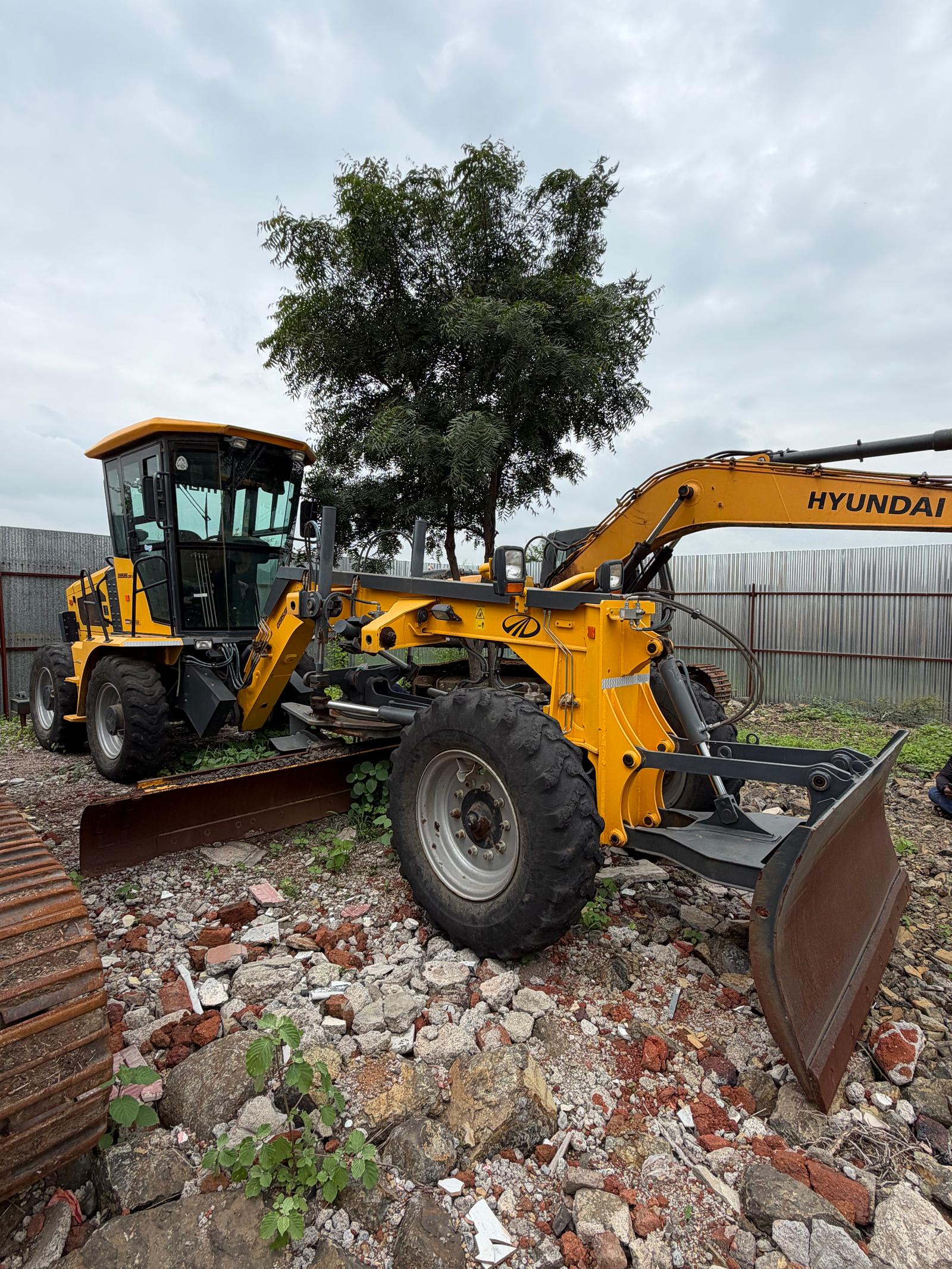 Mahindra G9595 Motor Grader 2024 — photo 1