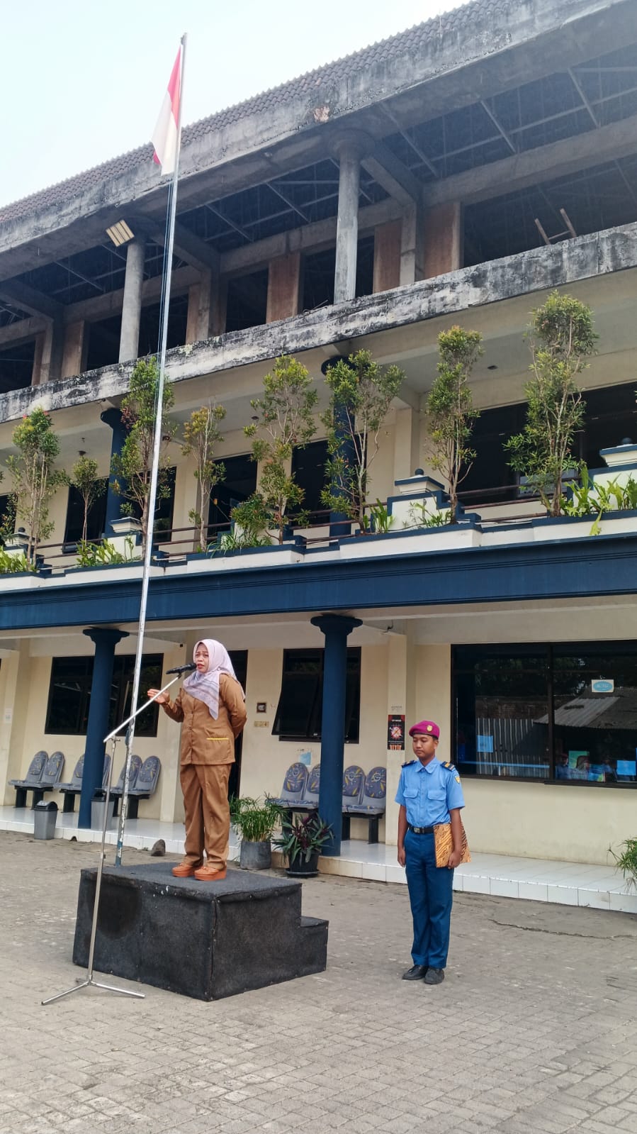 Upacara Senin SMK Al Kaaffah: Belajar dari Masa Lalu, Menjalani Proses dengan Ikhlas dan Disiplin