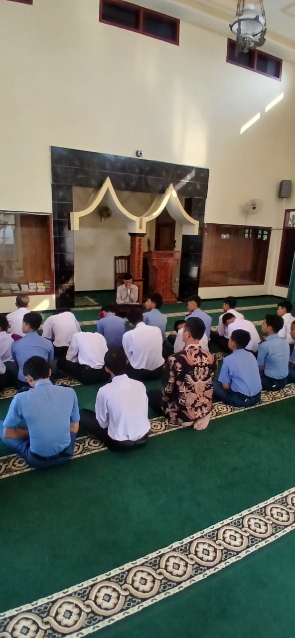 Rutinitas Dhuha dan Tafsir Al-Qur’an Mengawali KBM di SMK Al Kaaffah