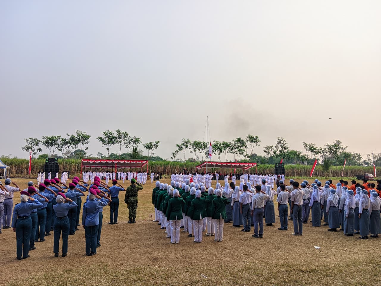 Siswa SMK Al Kaaffah Ikuti Upacara Penurunan Bendera HUT ke-81 RI Tingkat Kecamatan Kepanjen