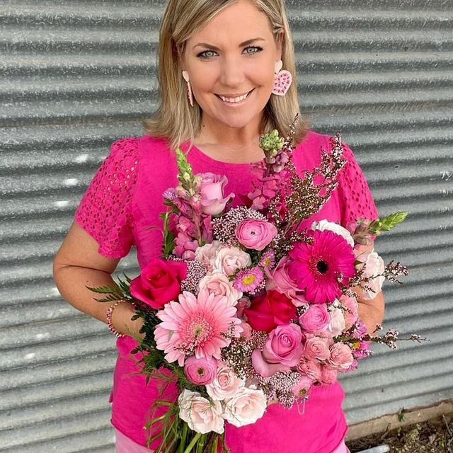 CUSTOM FLOWER ARRANGEMENT Local Businesses Product By Lesley's