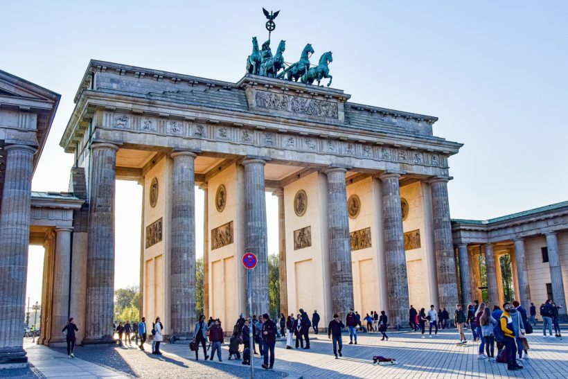 brand-front-of-the-brandenburg-gate-5117579_1920