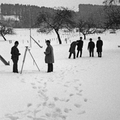 Aufstellen der Bauvisiere im Jahr 1971