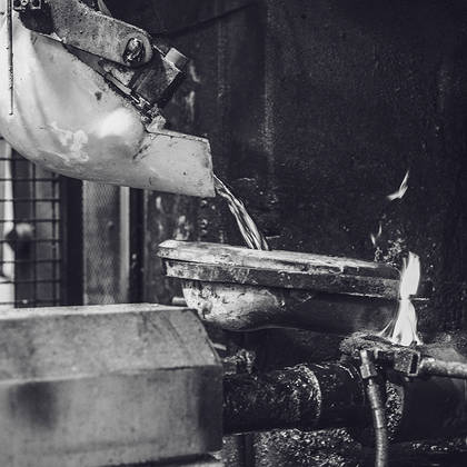 liquid aluminum is poured into the molds