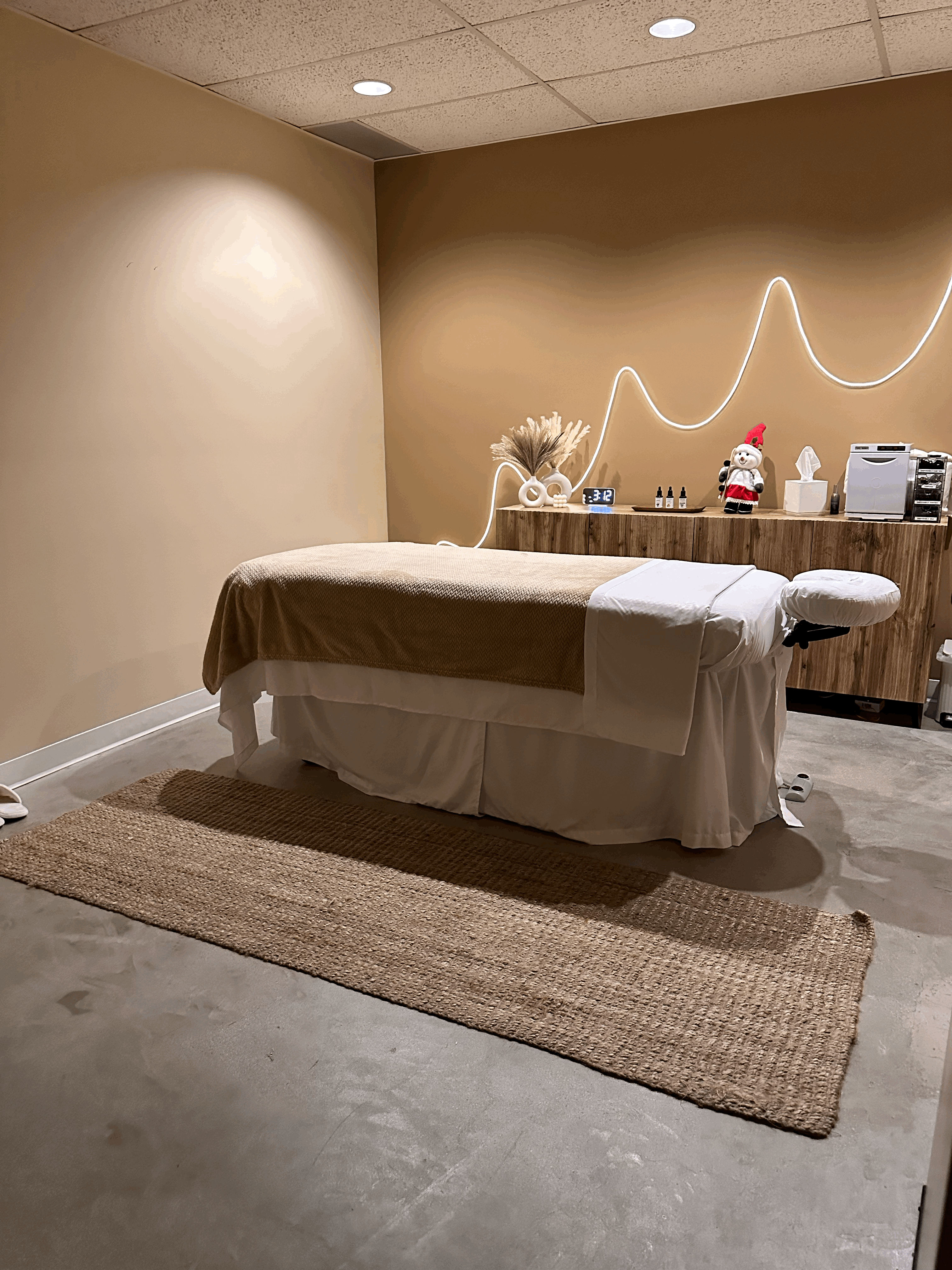Massage therapist room