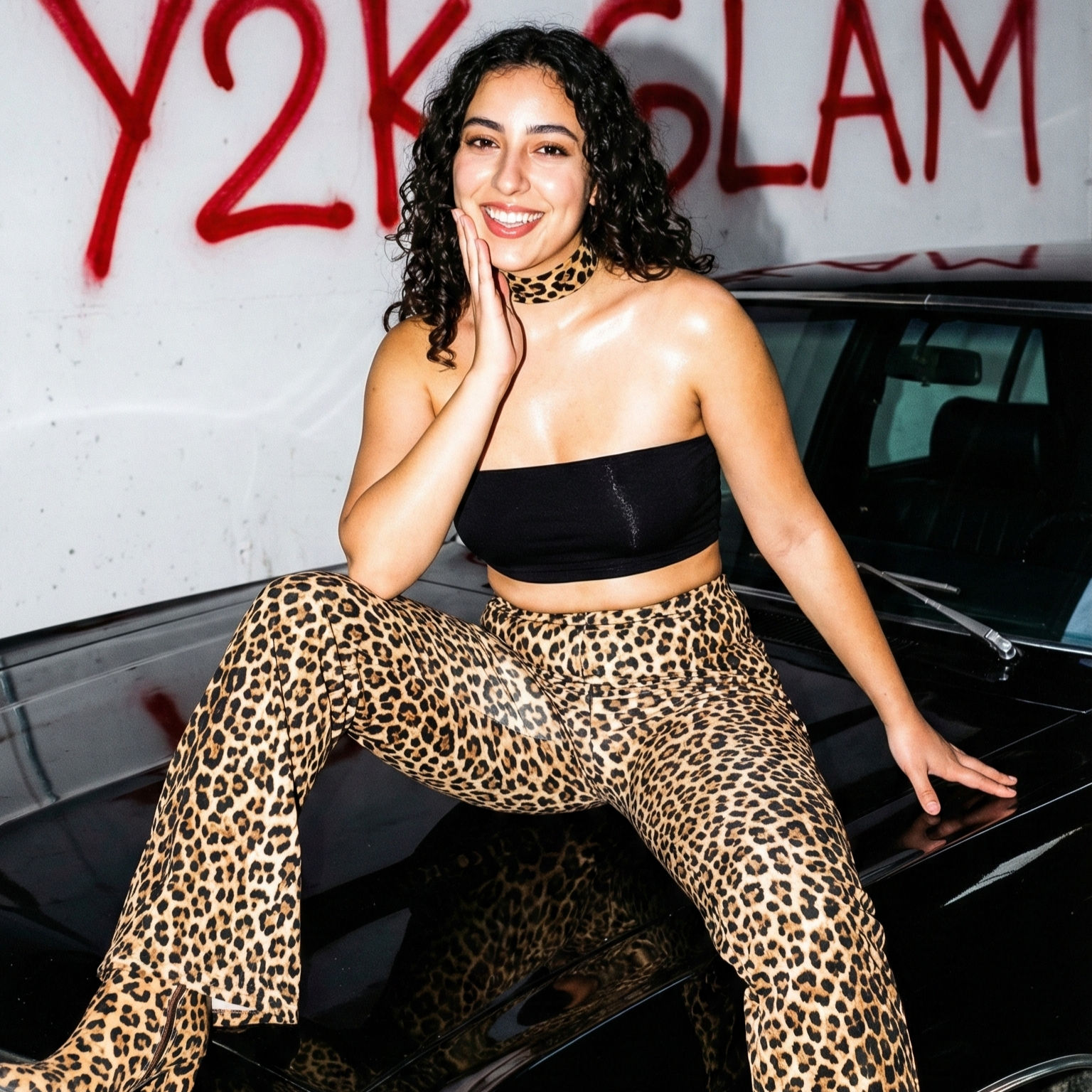 🐆 Y2K Glam Aesthetic: Free AI Art Prompt — Portrait AI art prompt example for Midjourney and Stable Diffusion