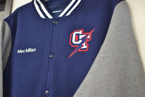 Embroidered jacket with school logo and personalized name at American Casual