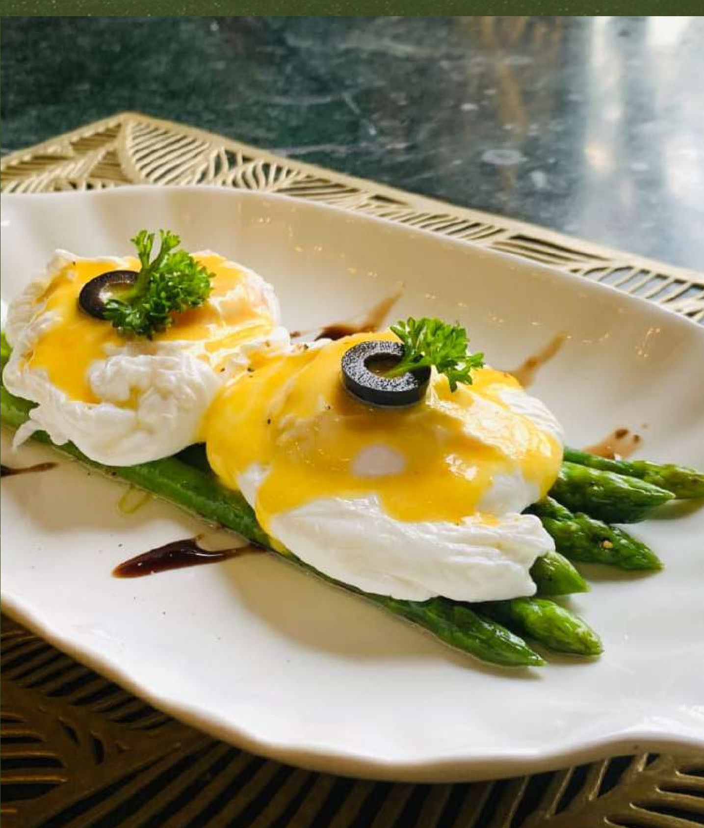 Asparagus with Poached Eggs 🌱