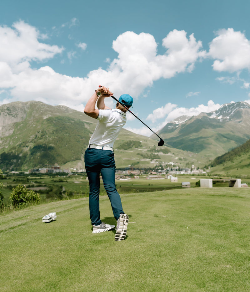 man golfing in Andermatt