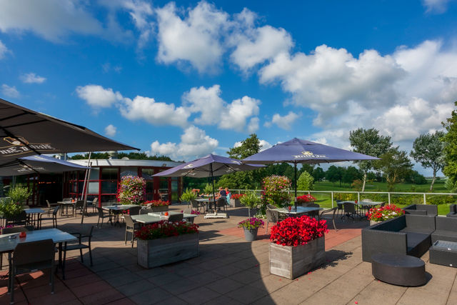 Terras brasserie westwoud golfbaan anwb