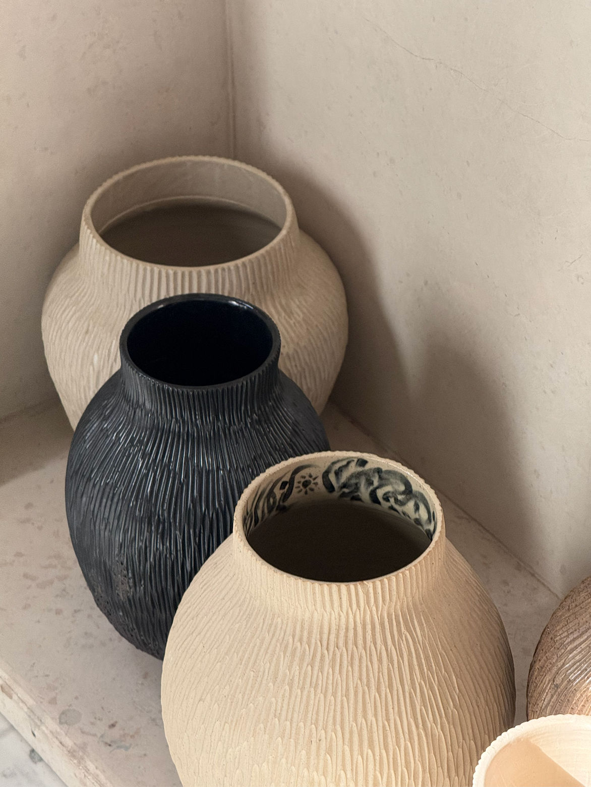 فازة خزفية أنيقة