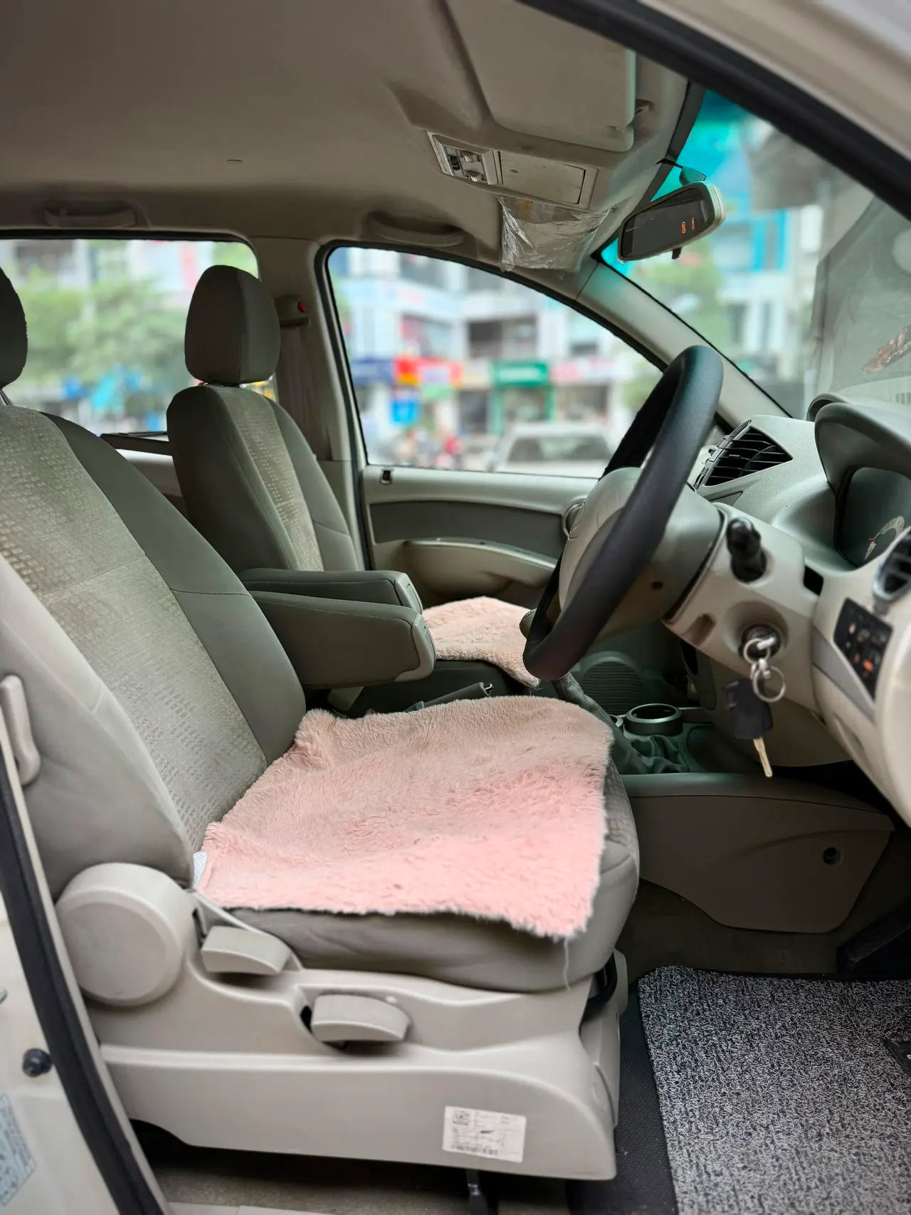 Mahindra Quanto (2014) 8