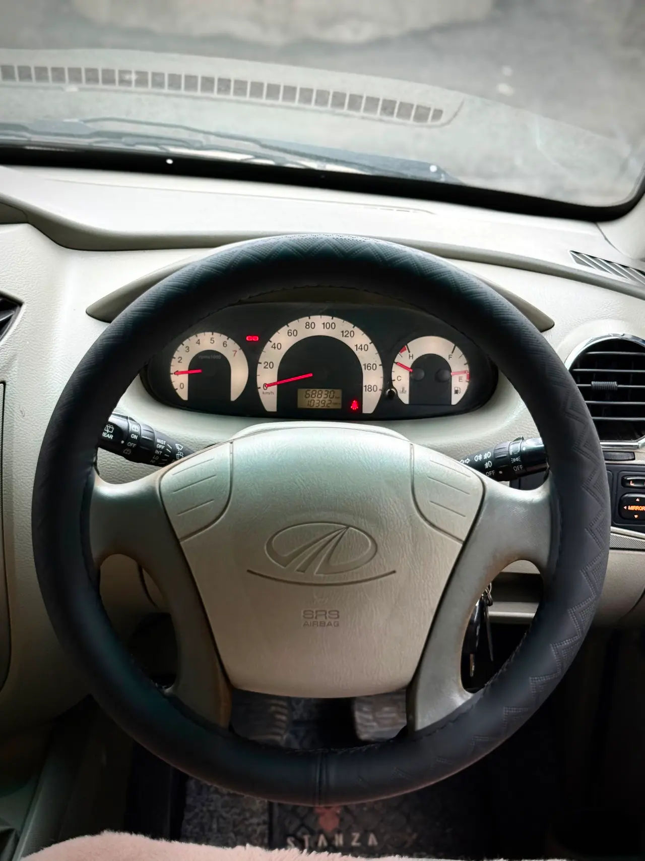 Mahindra Quanto (2014) 9