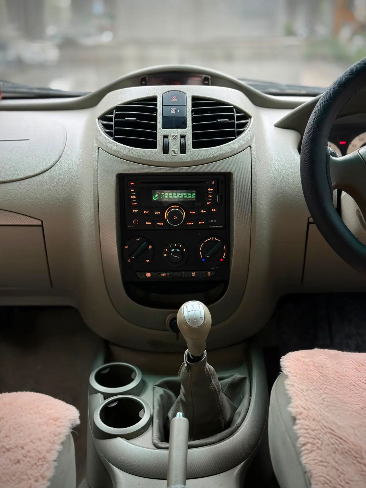 Mahindra Quanto (2014) 12