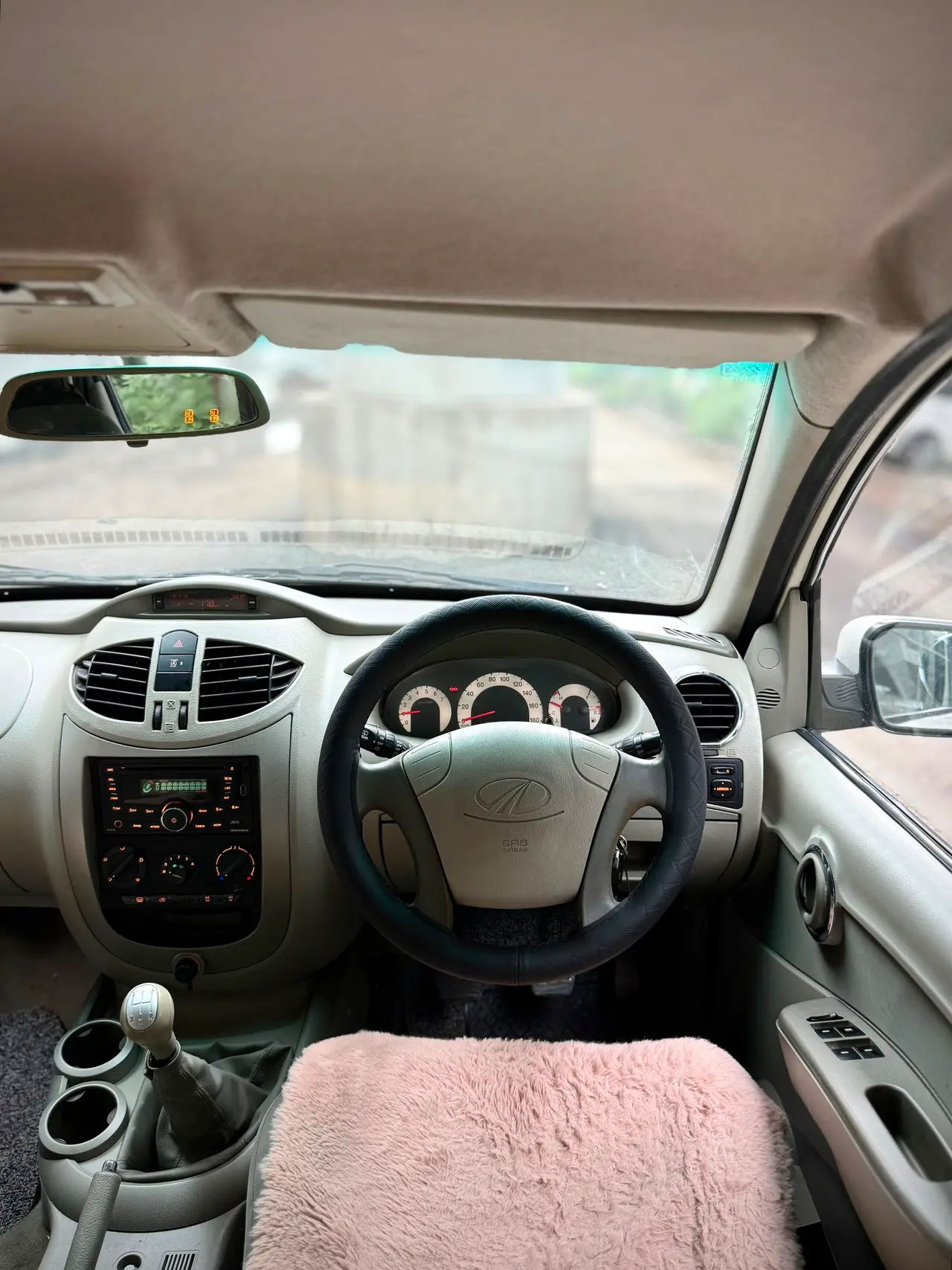 Mahindra Quanto (2014) 16