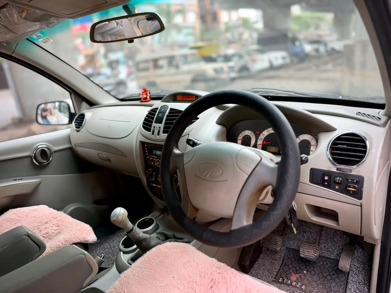 Mahindra Quanto (2014) 17