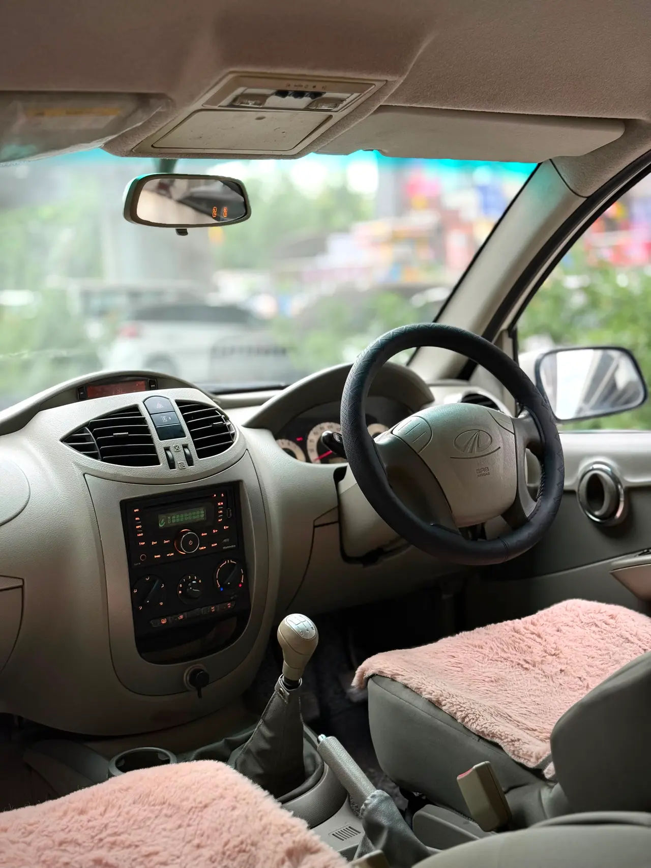 Mahindra Quanto (2014) 20