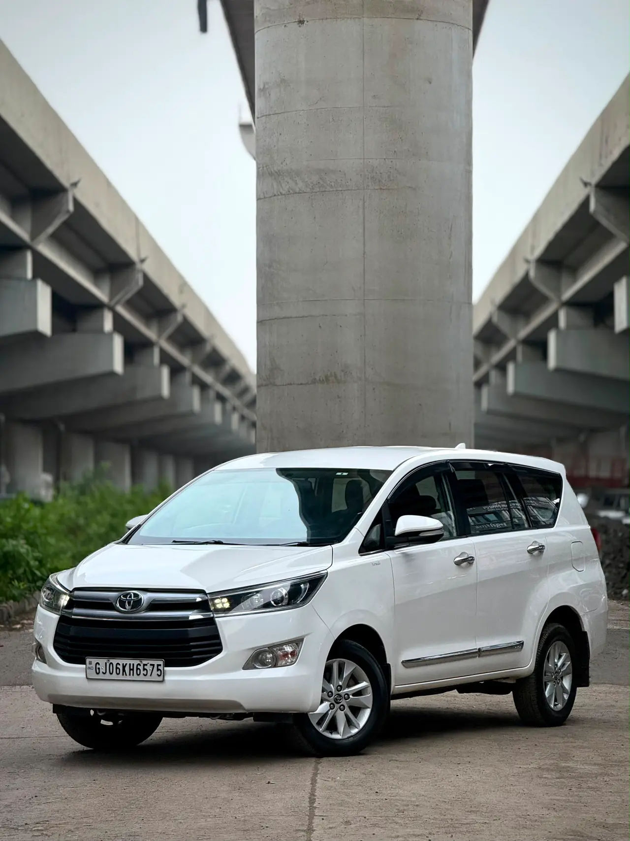 Toyota Innova Crysta (2017) 2