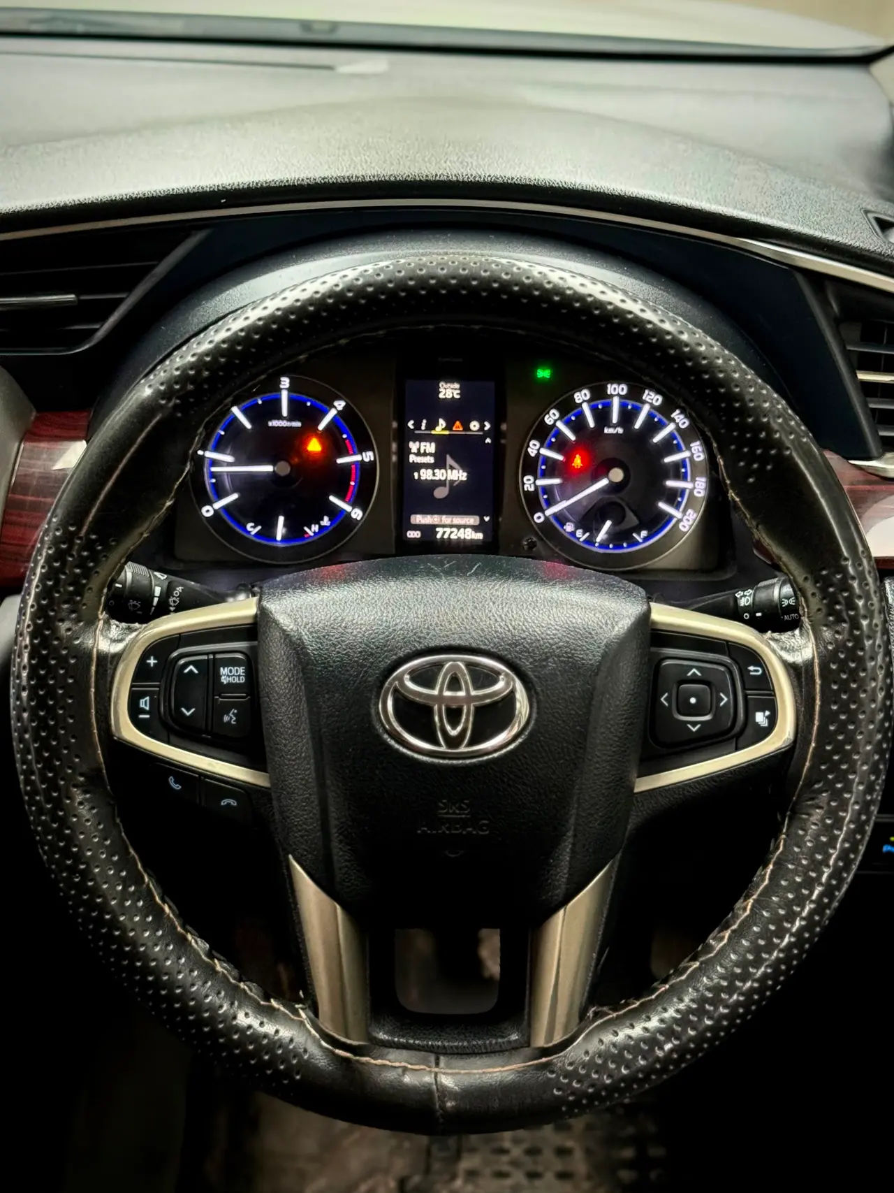 Toyota Innova Crysta (2017) 10