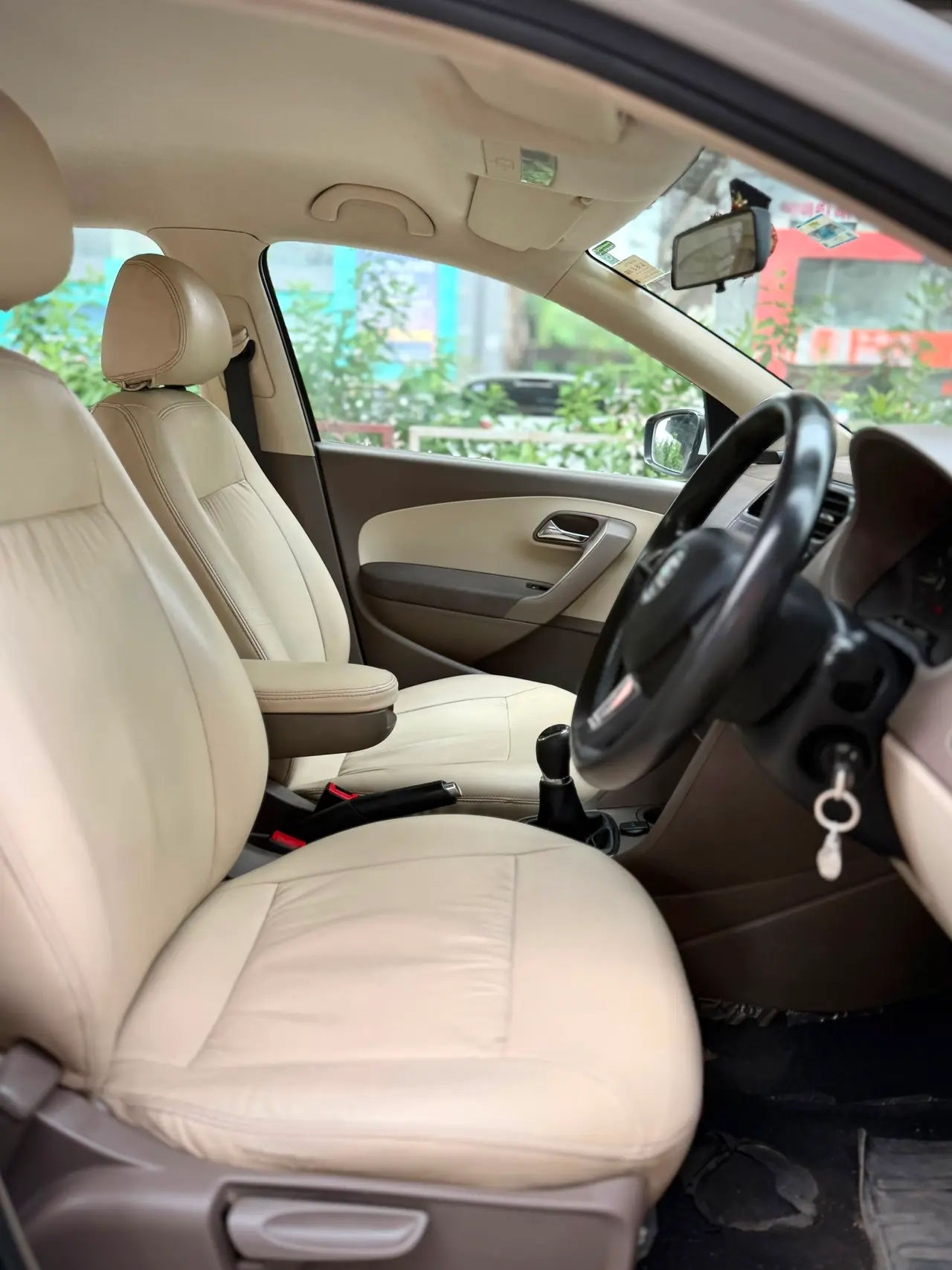Skoda Rapid (2013) 8