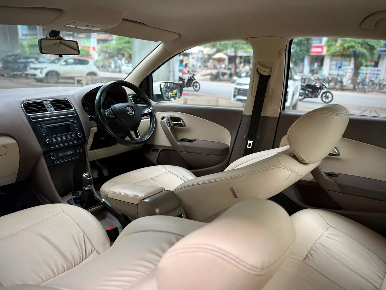 Skoda Rapid (2013) 10