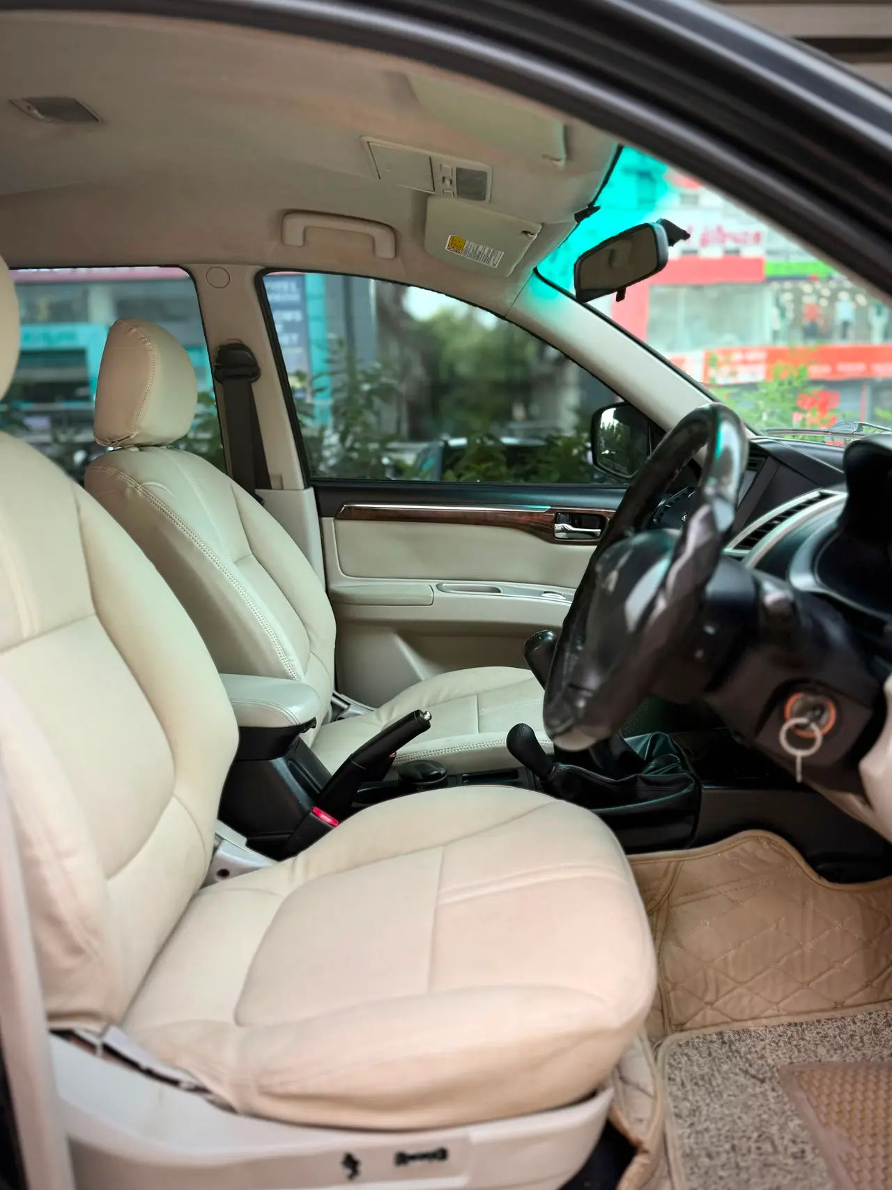 MITSUBISHI PAJERO SPORT (2014) 9