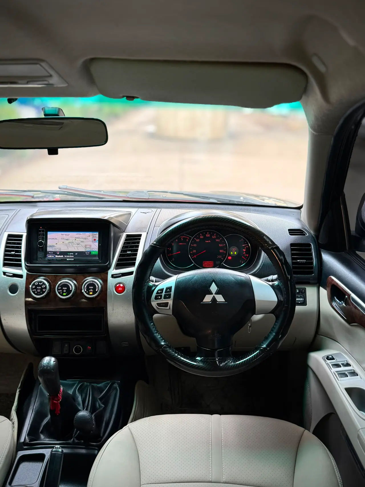 MITSUBISHI PAJERO SPORT (2014) 18
