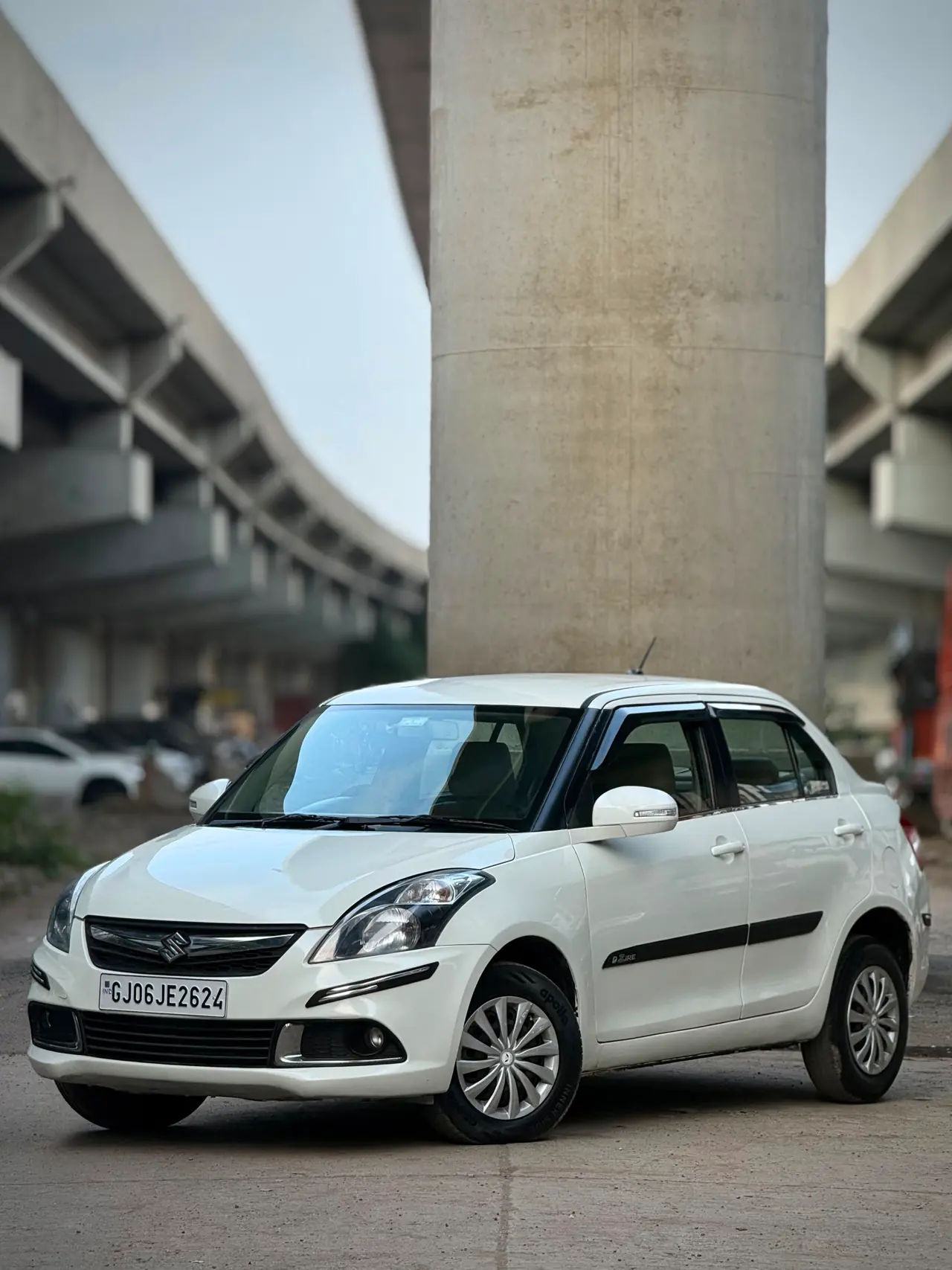 Suzuki DZIRE (2015) 2