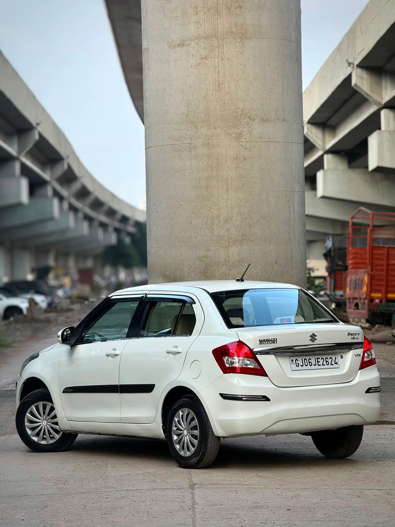 Suzuki DZIRE (2015) 4