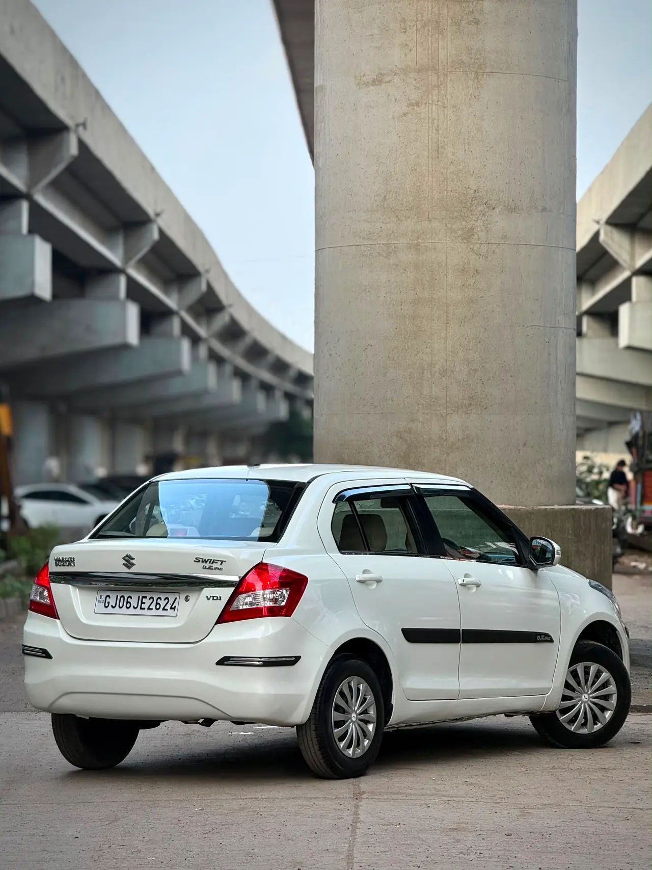 Suzuki DZIRE (2015) 5