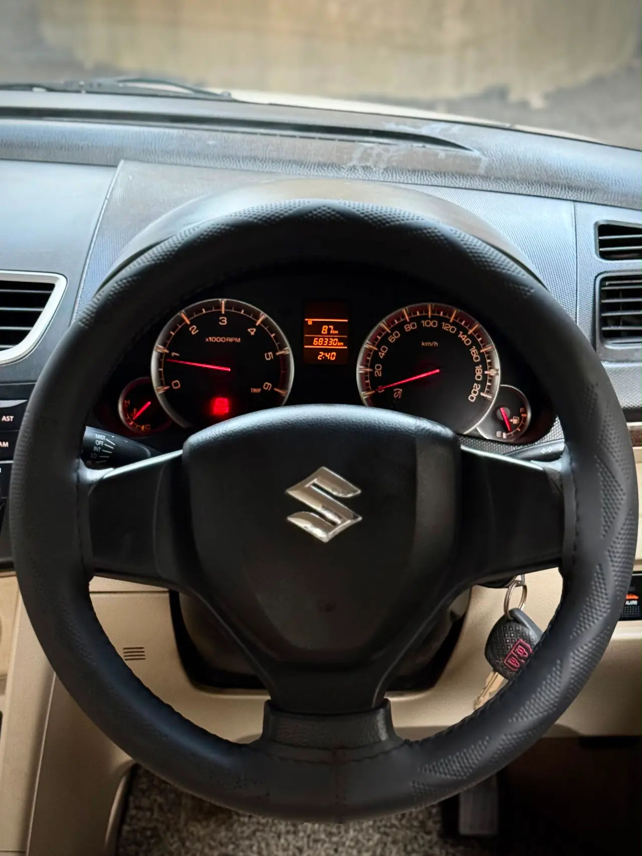 Suzuki DZIRE (2015) 9