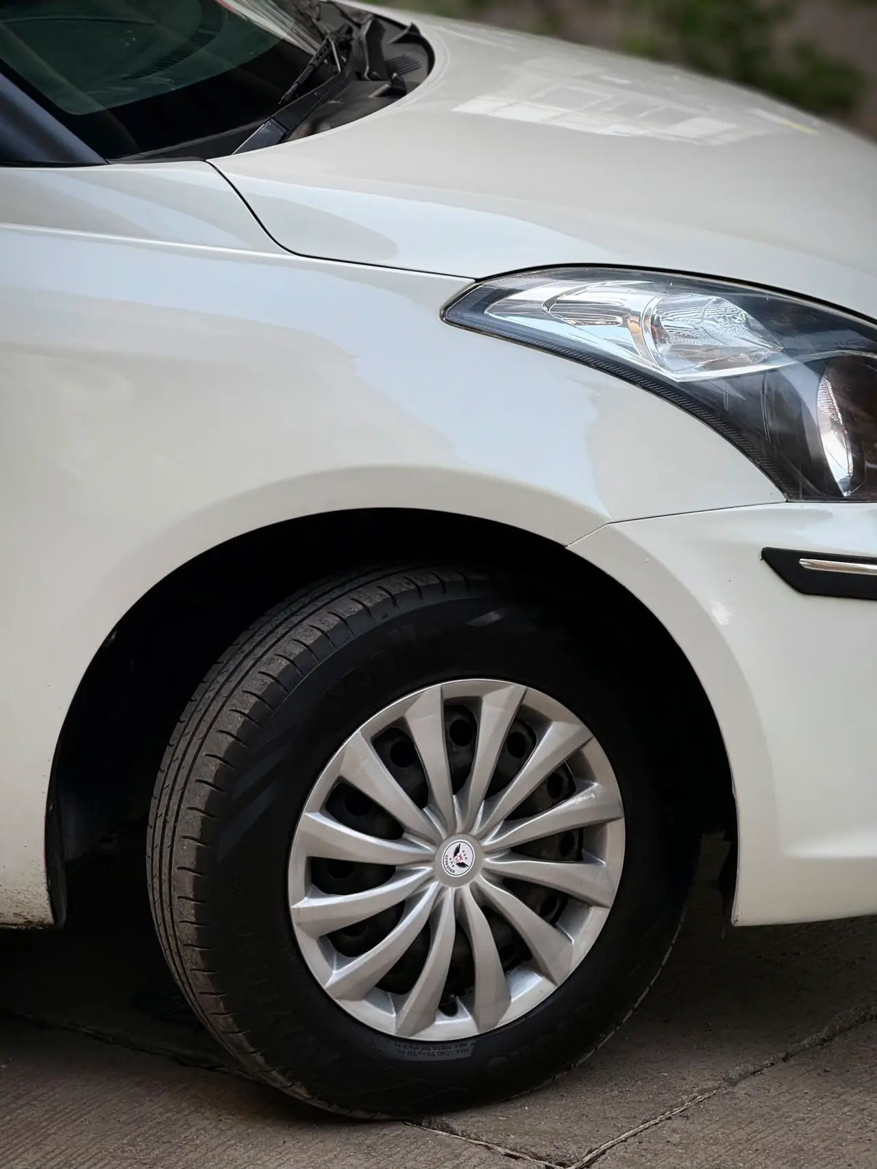 Suzuki DZIRE (2015) 10