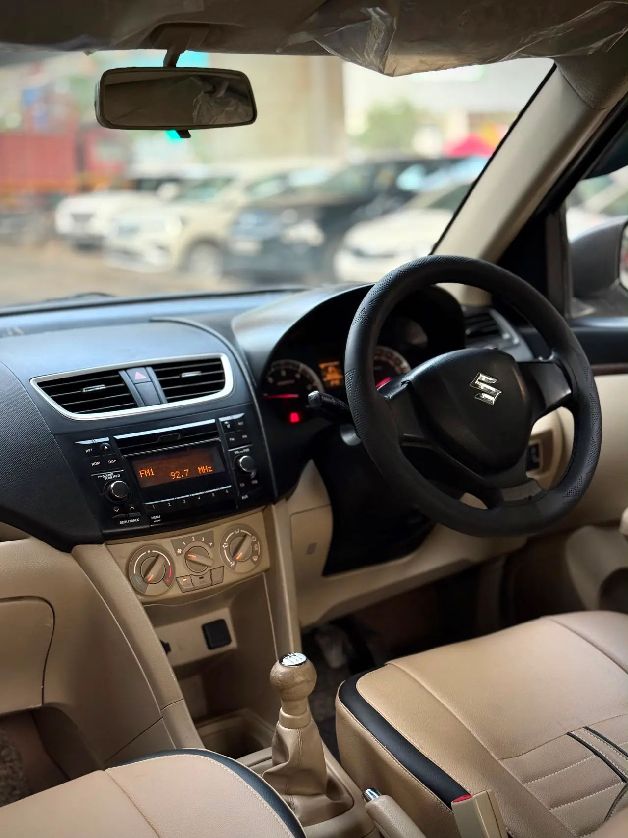 Suzuki DZIRE (2015) 12