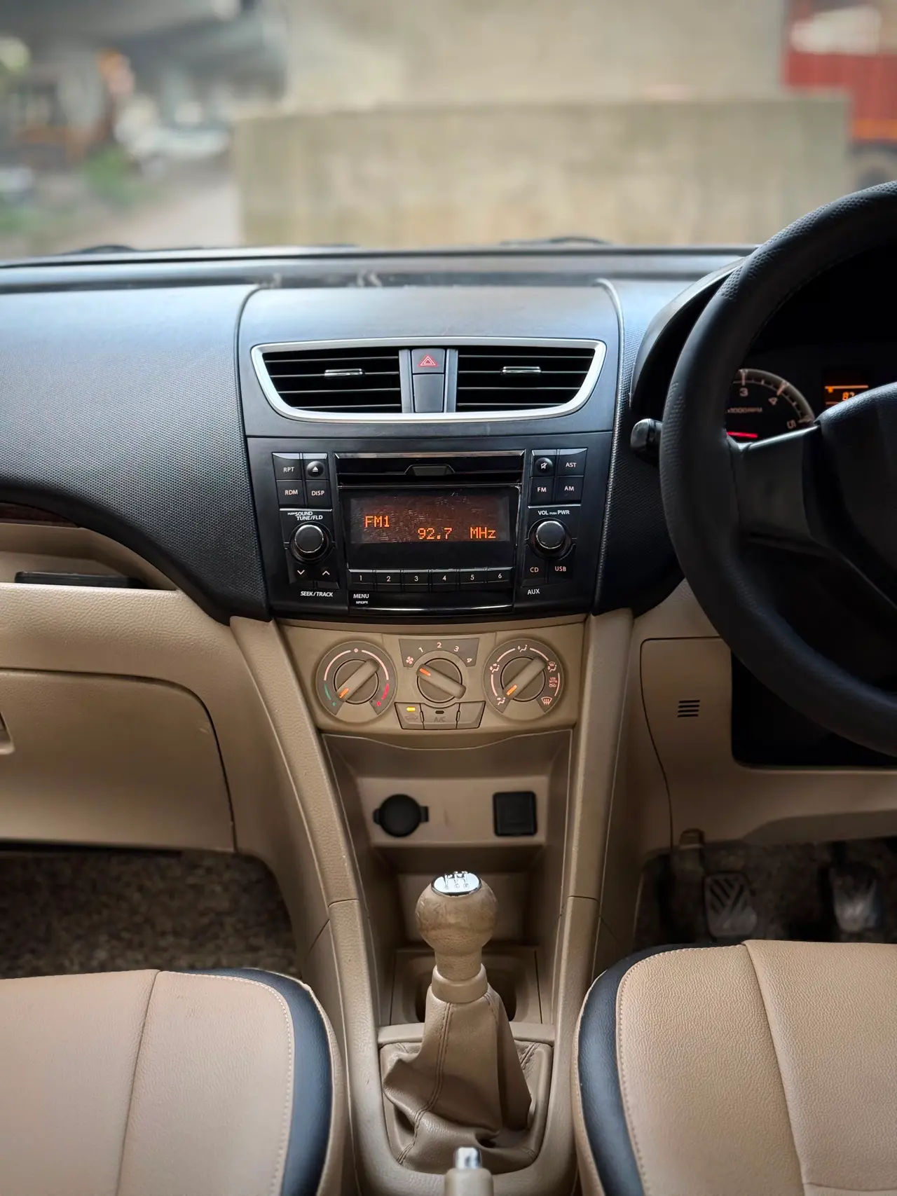 Suzuki DZIRE (2015) 14