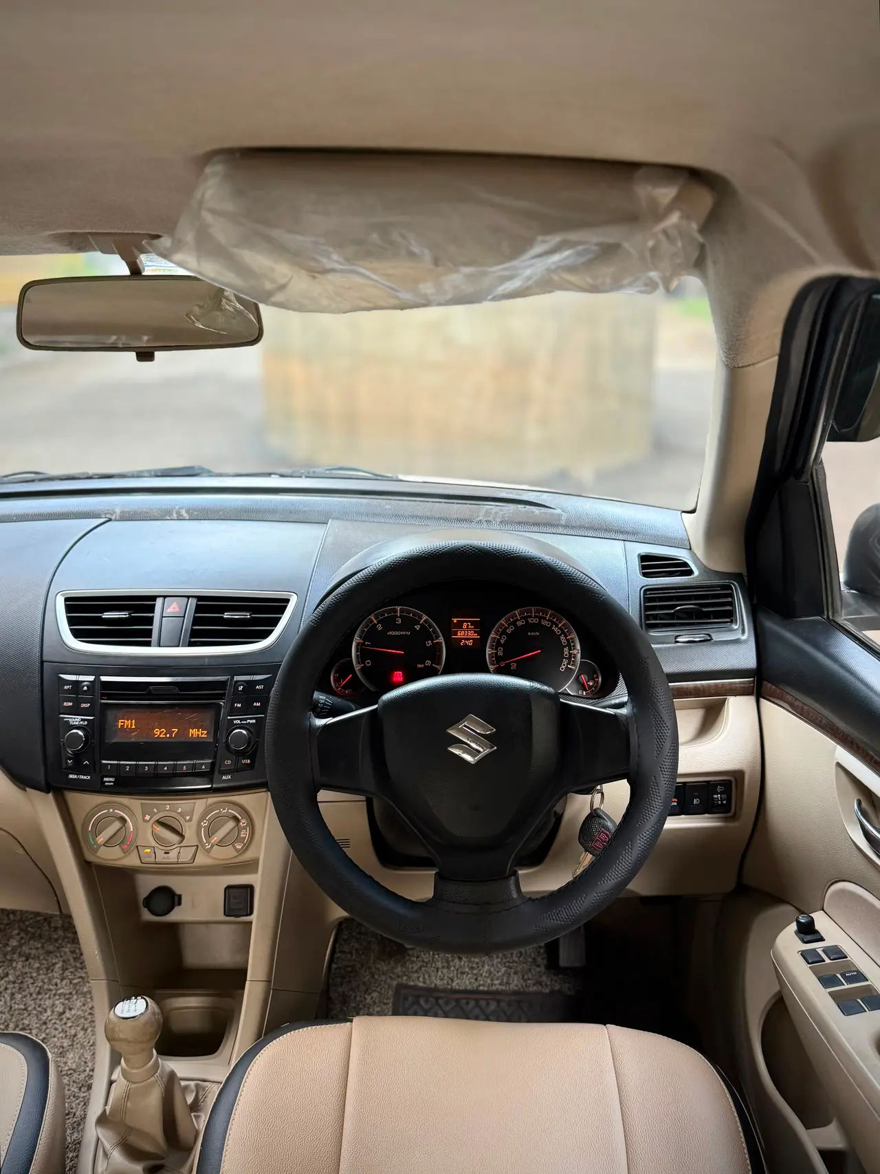 Suzuki DZIRE (2015) 16