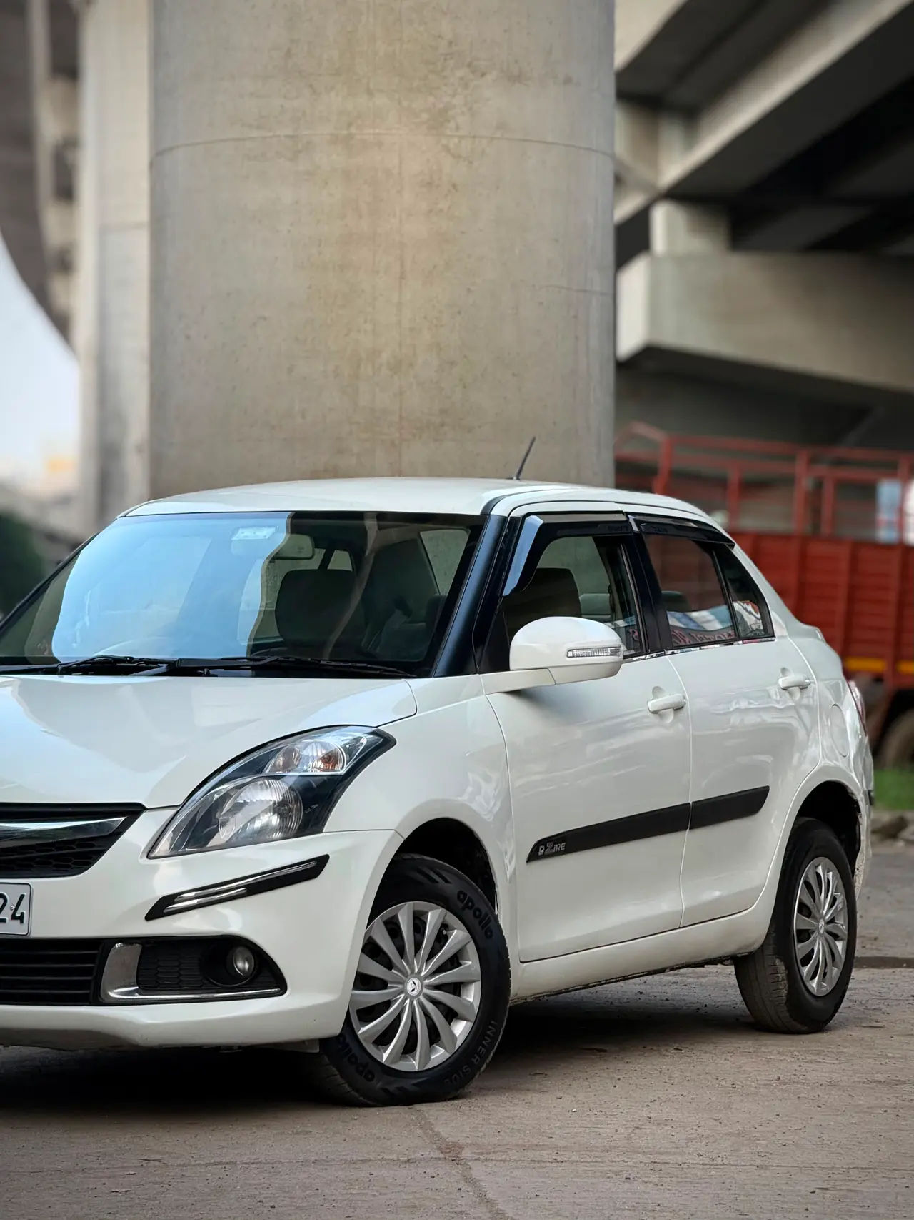 Suzuki DZIRE (2015) 24