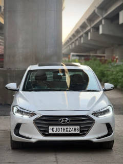 Hyundai ELANTRA (2018) 3
