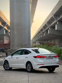 Hyundai ELANTRA (2018) 4