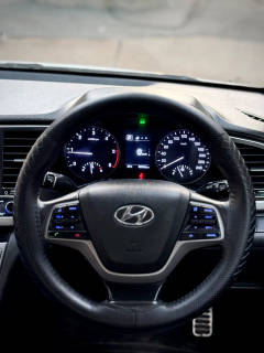 Hyundai ELANTRA (2018) 8