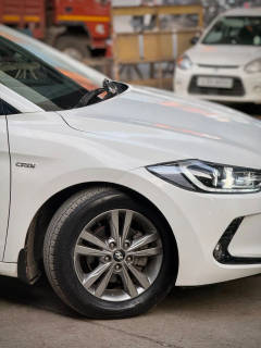 Hyundai ELANTRA (2018) 9