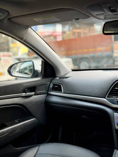 Hyundai ELANTRA (2018) 10